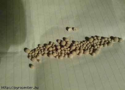 K�zzel g�rgetett csillagok...plusz egy f�lbe v�gott