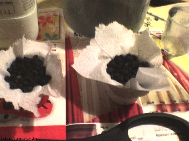 50mm-es kisbomba k�sz�l�ben 2.